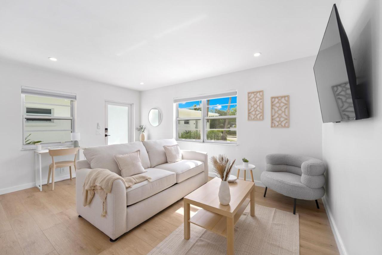 M Lake Worth Beach - Modern Villas Near West Palm Beach, Chic Retro Vibes, King Bed, Cozy Backyard, Bbq, Workspace, High-Speed Internet, Free Parking, 5 Minutes To Downtown & Beach Exterior foto
