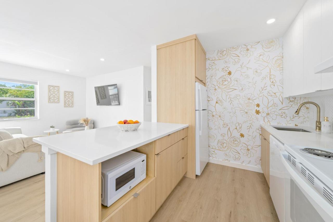 M Lake Worth Beach - Modern Villas Near West Palm Beach, Chic Retro Vibes, King Bed, Cozy Backyard, Bbq, Workspace, High-Speed Internet, Free Parking, 5 Minutes To Downtown & Beach Exterior foto